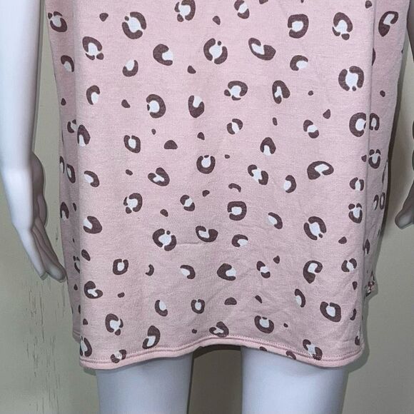 Heimish USA Pink Leopard Spot Crewneck Twist Hem Top - Picture 10 of 10